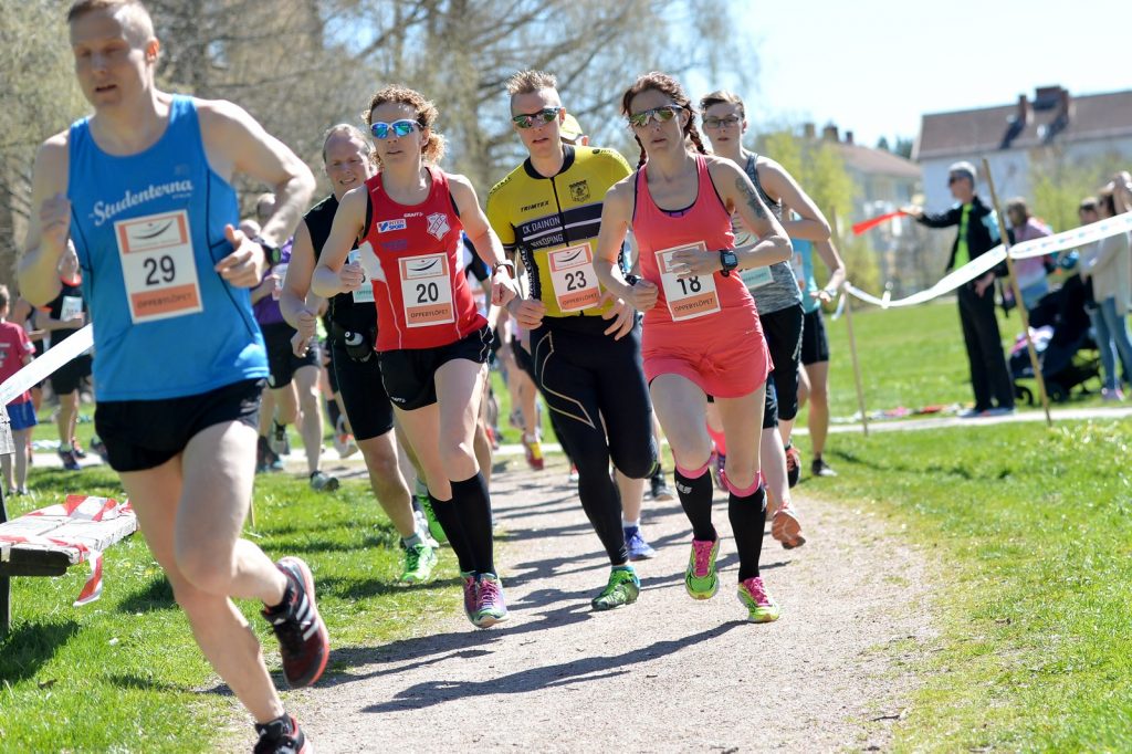 Oppebylöpet arrangeras av LK Nyköping Runners. Här ser ni segraren på damsidan Hanna, Windestam. Foto: Deca Text&Bild