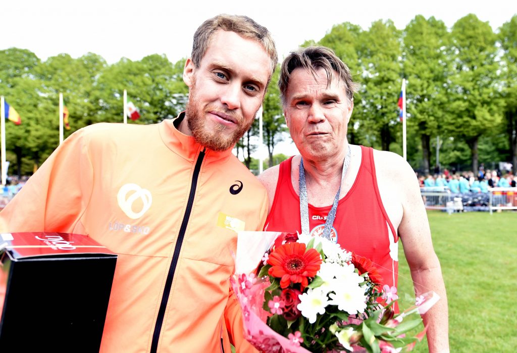 Mikael och coachen Mats Erixon efter GöteborgsVarvet. Foto: Deca Text & Bild